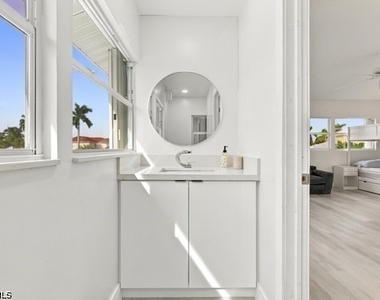 5622 Deauville Court - Photo Thumbnail 12