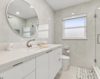 5622 Deauville Court - Photo Thumbnail 15