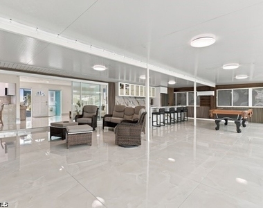 5622 Deauville Court - Photo Thumbnail 9