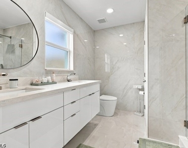 5622 Deauville Court - Photo Thumbnail 19