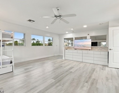 5622 Deauville Court - Photo Thumbnail 13