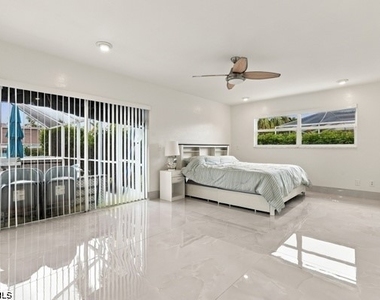 5622 Deauville Court - Photo Thumbnail 21