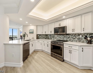 4751 Gulf Shore Boulevard N - Photo Thumbnail 4