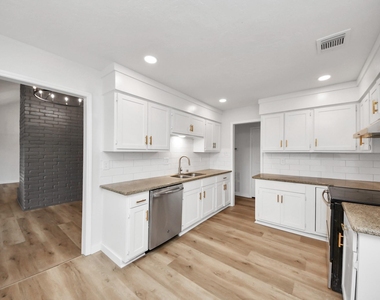 718 Land Grant Drive - Photo Thumbnail 6