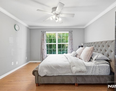 347 Winthrop - Photo Thumbnail 16