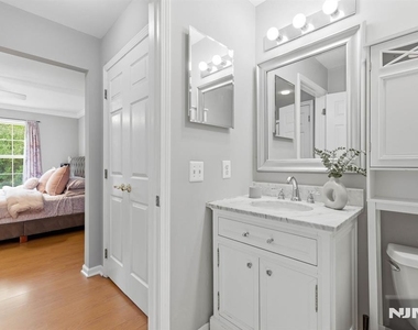 347 Winthrop - Photo Thumbnail 18