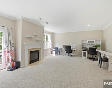 347 Winthrop - Photo Thumbnail 26