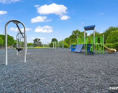 347 Winthrop - Photo Thumbnail 41