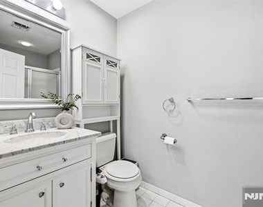 347 Winthrop - Photo Thumbnail 17