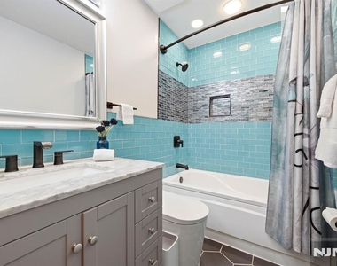 347 Winthrop - Photo Thumbnail 21