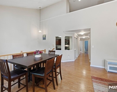 347 Winthrop - Photo Thumbnail 10
