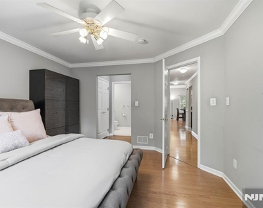 347 Winthrop - Photo Thumbnail 14