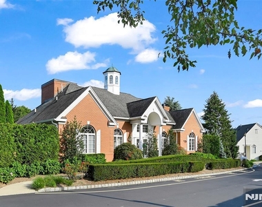 347 Winthrop - Photo Thumbnail 33