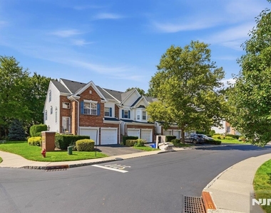 347 Winthrop - Photo Thumbnail 2