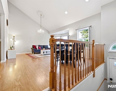 347 Winthrop - Photo Thumbnail 3