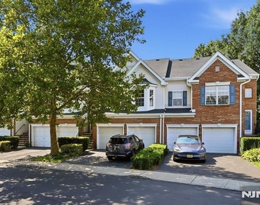 347 Winthrop - Photo Thumbnail 1