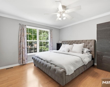 347 Winthrop - Photo Thumbnail 15
