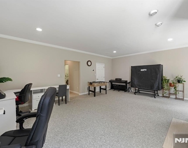 347 Winthrop - Photo Thumbnail 28