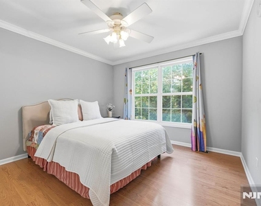 347 Winthrop - Photo Thumbnail 20