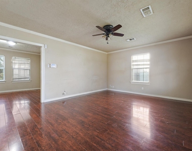 7128 Foster Street - Photo Thumbnail 4