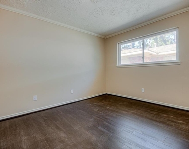 9611 Landry Boulevard - Photo Thumbnail 11