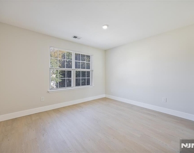 1321 Lavender - Photo Thumbnail 14