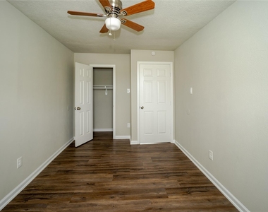 1435 Magnolia Street - Photo Thumbnail 6