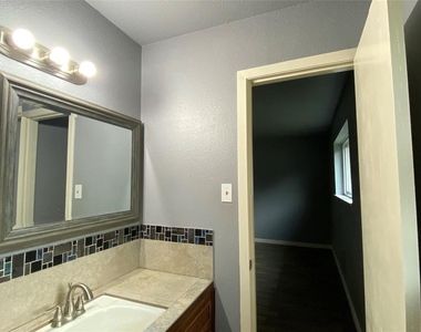 11910 Hunkler Drive - Photo Thumbnail 4