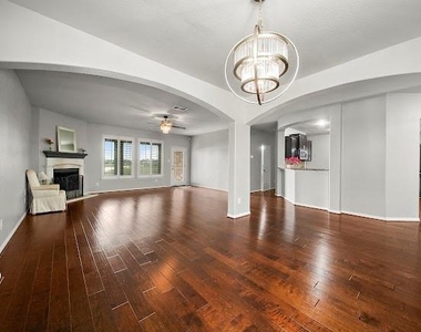 1111 Wheatfield Court - Photo Thumbnail 3