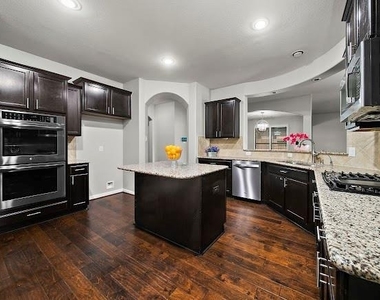 1111 Wheatfield Court - Photo Thumbnail 10