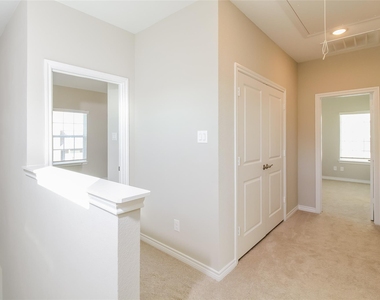 2840 Aurora Lane - Photo Thumbnail 12