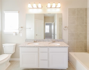 2840 Aurora Lane - Photo Thumbnail 7