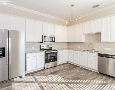 2840 Aurora Lane - Photo Thumbnail 5