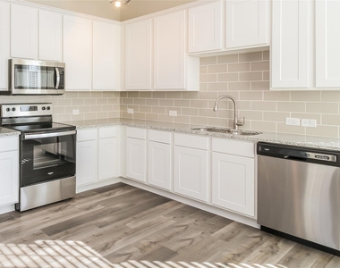 2840 Aurora Lane - Photo Thumbnail 4
