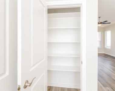 2840 Aurora Lane - Photo Thumbnail 11
