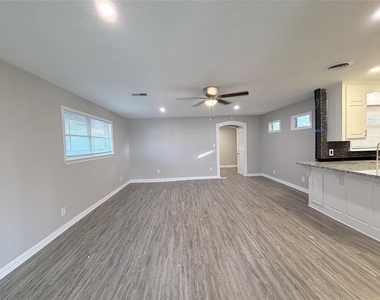 1807 Barbara Lane - Photo Thumbnail 8