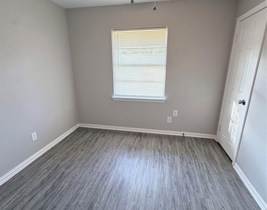 1807 Barbara Lane - Photo Thumbnail 16