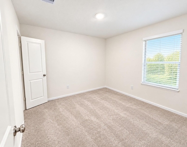 2706 Crested Creek Lane - Photo Thumbnail 8