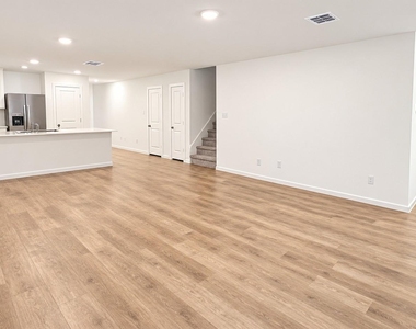 2706 Crested Creek Lane - Photo Thumbnail 3