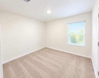 2706 Crested Creek Lane - Photo Thumbnail 7
