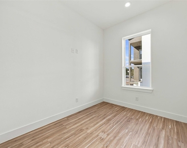4704 Thornton Views Road - Photo Thumbnail 9