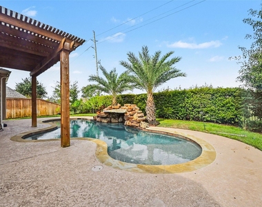 17915 Creek Bluff Lane - Photo Thumbnail 20
