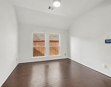 17915 Creek Bluff Lane - Photo Thumbnail 4