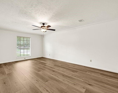 9907 Sagegreen Drive - Photo Thumbnail 4