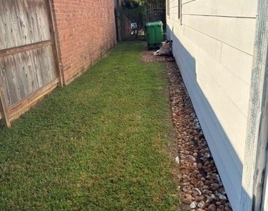 11515 W Bellfort Avenue - Photo Thumbnail 8
