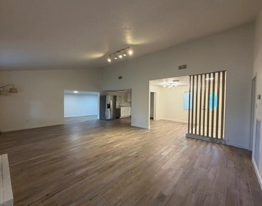 11515 W Bellfort Avenue - Photo Thumbnail 3