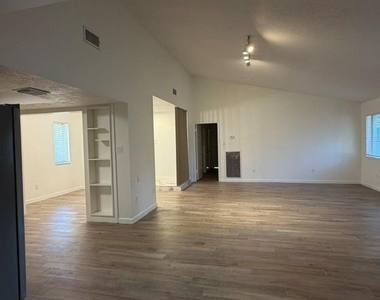 11515 W Bellfort Avenue - Photo Thumbnail 5