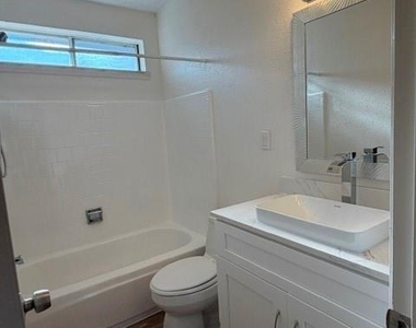 11515 W Bellfort Avenue - Photo Thumbnail 7