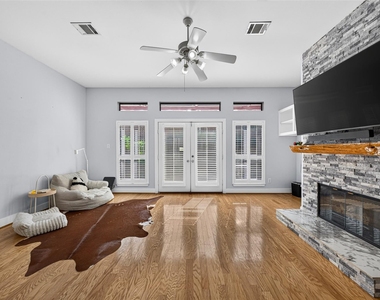 9825 Meredith Elise Court - Photo Thumbnail 18