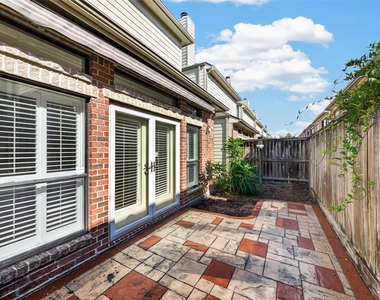 9825 Meredith Elise Court - Photo Thumbnail 23